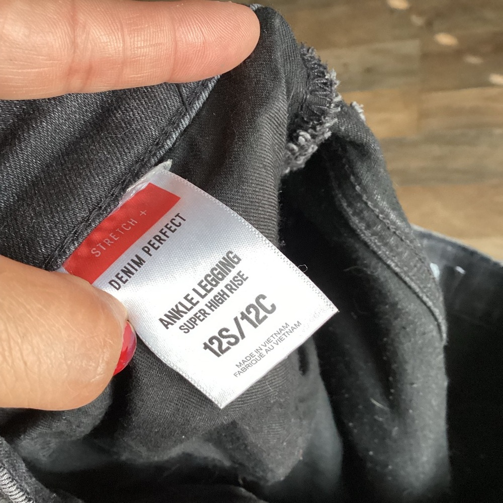 Express Black Skinny Jeans with Frayed Hem - Picture 4 of 8